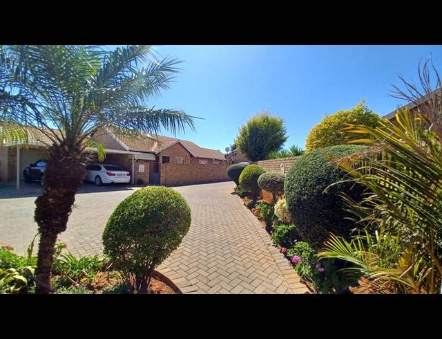 2 BEDROOM TOWNHOUSE FOR SALE IN ANNLIN